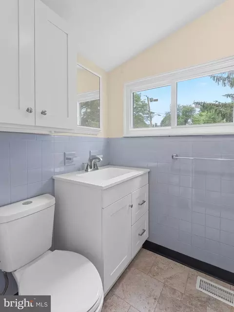 917 Flora Ln, Marcus Hook, PA 19061 photo 25