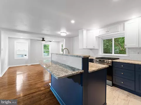 917 Flora Ln, Marcus Hook, PA 19061 photo 3