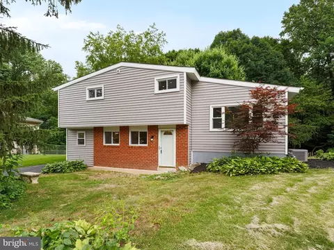 917 Flora Ln, Marcus Hook, PA 19061