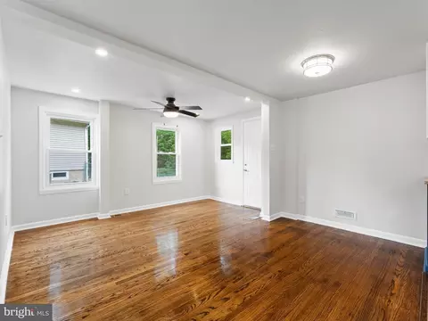 917 Flora Ln, Marcus Hook, PA 19061 photo 7
