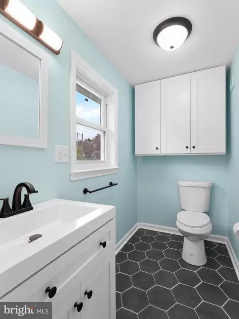 917 Flora Ln, Marcus Hook, PA 19061 photo 9