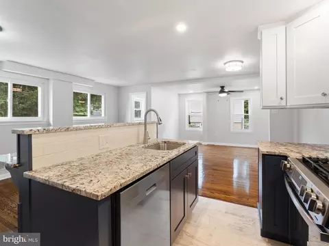 917 Flora Ln, Marcus Hook, PA 19061 photo 5
