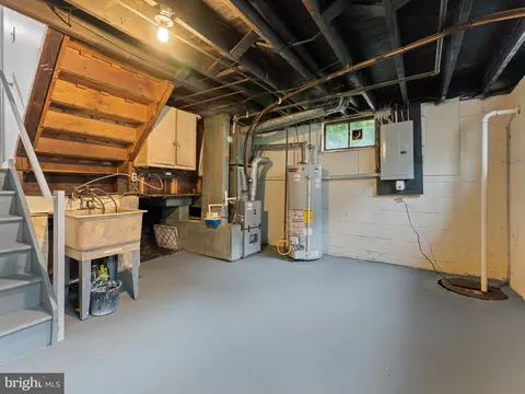 917 Flora Ln, Marcus Hook, PA 19061 photo 27