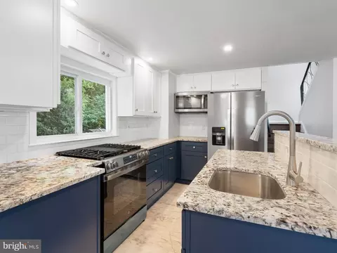 917 Flora Ln, Marcus Hook, PA 19061 photo 4