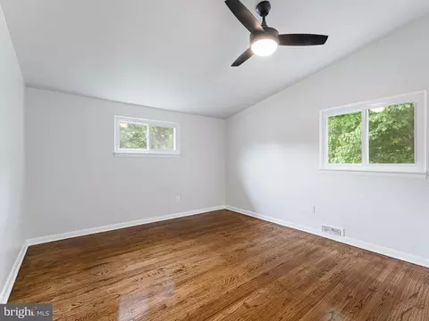 917 Flora Ln, Marcus Hook, PA 19061 photo 16
