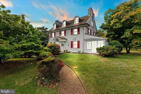 14 N Swarthmore Ave, Ridley Park, PA 19078