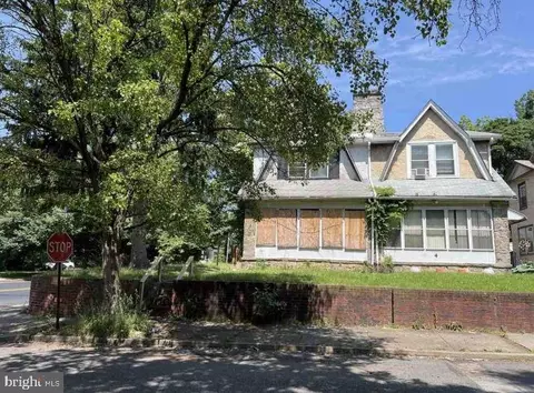 2 E 17th St, Chester, PA 19013