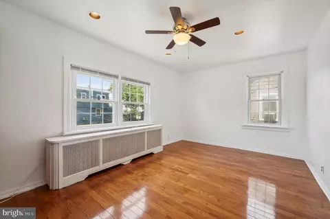 Living - 7801 Parkview Rd, Upper Darby, PA 19082 photo 3 of 3
