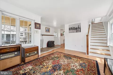 Entry Way - 7801 Parkview Rd, Upper Darby, PA 19082 photo 2 of 7