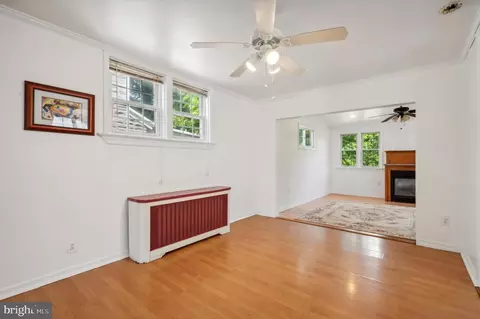 Living - 7801 Parkview Rd, Upper Darby, PA 19082 photo 1 of 3