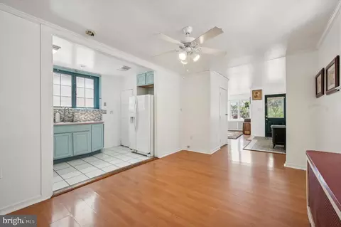 Entry Way - 7801 Parkview Rd, Upper Darby, PA 19082 photo 4 of 7