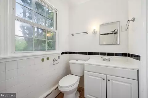 Bath - 7801 Parkview Rd, Upper Darby, PA 19082 photo 1 of 1