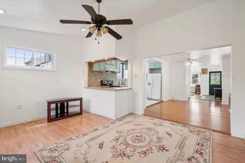 Entry Way - 7801 Parkview Rd, Upper Darby, PA 19082 photo 7 of 7