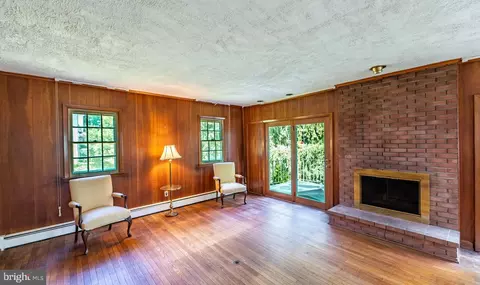 Living - 218 Biddulph Rd, Wayne, PA 19087 photo 3 of 5