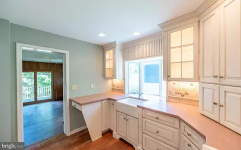 Entry Way - 218 Biddulph Rd, Wayne, PA 19087 photo 1 of 8