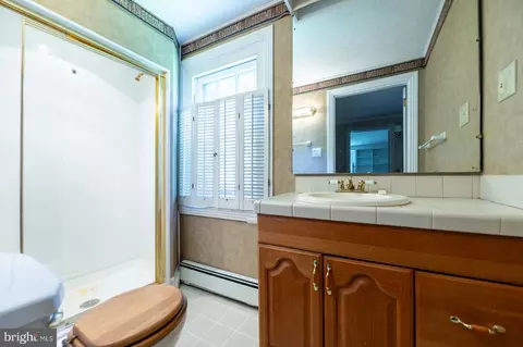 Bath - 218 Biddulph Rd, Wayne, PA 19087 photo 3 of 3