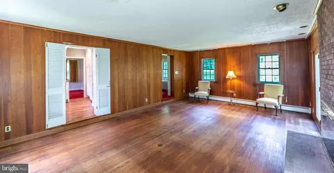 Living - 218 Biddulph Rd, Wayne, PA 19087 photo 2 of 5