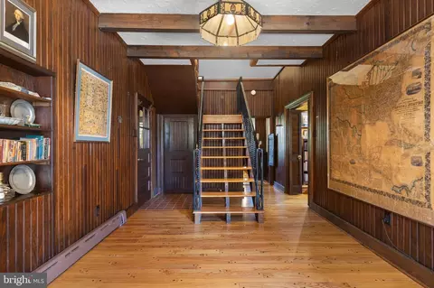 Entry Way - 212 Plush Mill Rd, Wallingford, PA 19086 photo 5 of 17