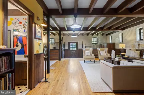 Entry Way - 212 Plush Mill Rd, Wallingford, PA 19086 photo 7 of 17