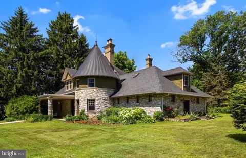 Exterior - 212 Plush Mill Rd, Wallingford, PA 19086 photo 5 of 19