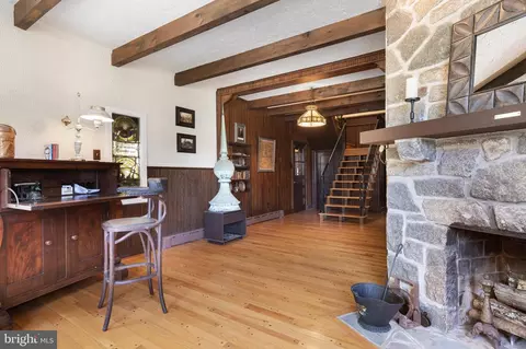 Entry Way - 212 Plush Mill Rd, Wallingford, PA 19086 photo 3 of 17