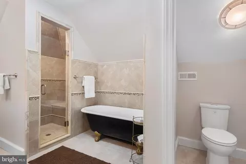 Bath - 212 Plush Mill Rd, Wallingford, PA 19086 photo 5 of 6