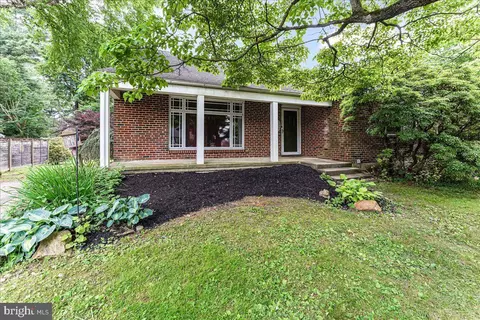 3738 School Ln, Newtown Square, PA 19073