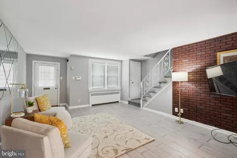 7108 Locust St, Upper Darby, PA 19082