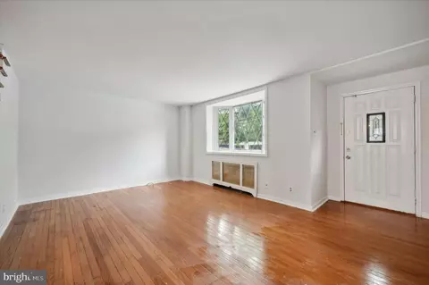 Living - 146 Richfield Rd, Upper Darby, PA 19082 photo 4 of 7