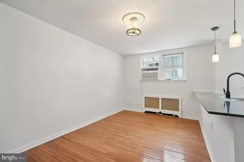 Living - 146 Richfield Rd, Upper Darby, PA 19082 photo 2 of 7