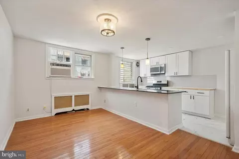 Living - 146 Richfield Rd, Upper Darby, PA 19082 photo 1 of 7
