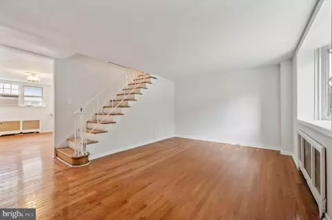 Living - 146 Richfield Rd, Upper Darby, PA 19082 photo 6 of 7