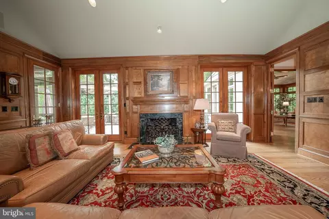 Living - 225 Ravenscliff Rd, Wayne, PA 19087 photo 2 of 4