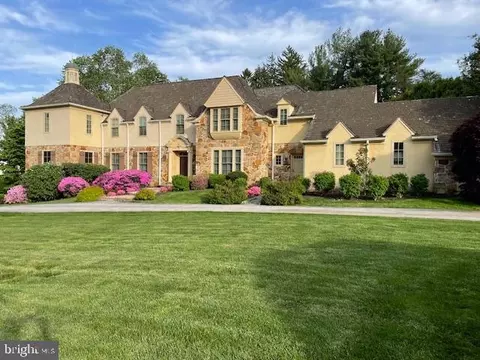 Exterior - 225 Ravenscliff Rd, Wayne, PA 19087 photo 15 of 16
