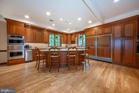 Kitchen - 225 Ravenscliff Rd, Wayne, PA 19087 photo 3 of 6