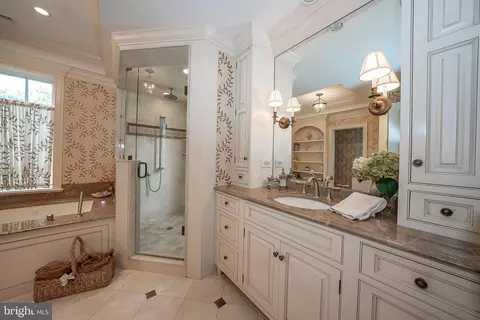Bath - 225 Ravenscliff Rd, Wayne, PA 19087 photo 1 of 9