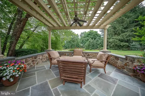 Exterior - 225 Ravenscliff Rd, Wayne, PA 19087 photo 7 of 16