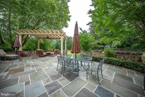 Exterior - 225 Ravenscliff Rd, Wayne, PA 19087 photo 9 of 16