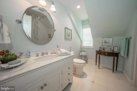 Bath - 225 Ravenscliff Rd, Wayne, PA 19087 photo 8 of 9