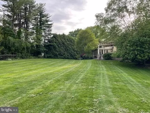 Exterior - 225 Ravenscliff Rd, Wayne, PA 19087 photo 10 of 16