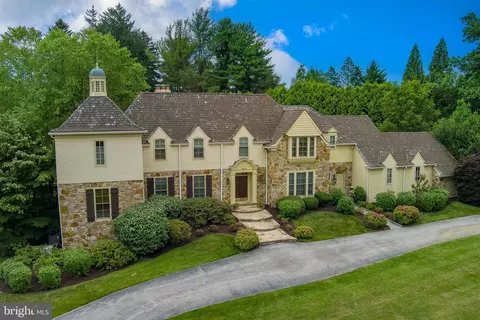Exterior - 225 Ravenscliff Rd, Wayne, PA 19087 photo 2 of 16