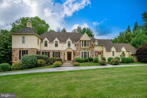 225 Ravenscliff Rd, Wayne, PA 19087