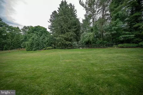 Exterior - 225 Ravenscliff Rd, Wayne, PA 19087 photo 11 of 16