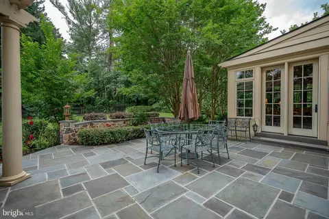 Exterior - 225 Ravenscliff Rd, Wayne, PA 19087 photo 8 of 16