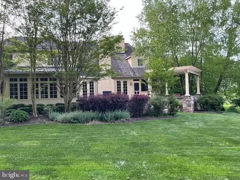Exterior - 225 Ravenscliff Rd, Wayne, PA 19087 photo 5 of 16