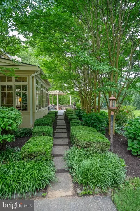 Exterior - 225 Ravenscliff Rd, Wayne, PA 19087 photo 6 of 16