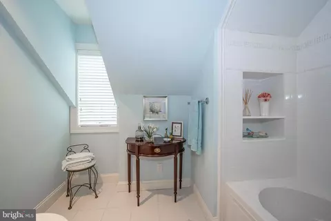 Bath - 225 Ravenscliff Rd, Wayne, PA 19087 photo 9 of 9