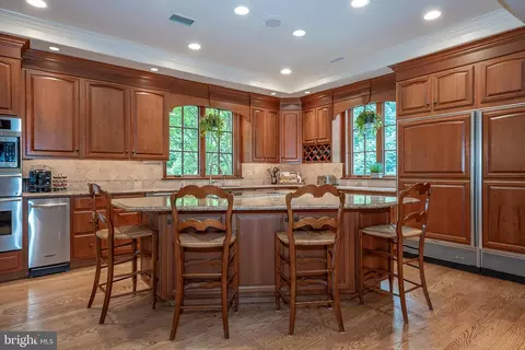 Kitchen - 225 Ravenscliff Rd, Wayne, PA 19087 photo 4 of 6