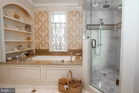 Bath - 225 Ravenscliff Rd, Wayne, PA 19087 photo 2 of 9