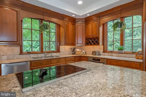 Kitchen - 225 Ravenscliff Rd, Wayne, PA 19087 photo 5 of 6